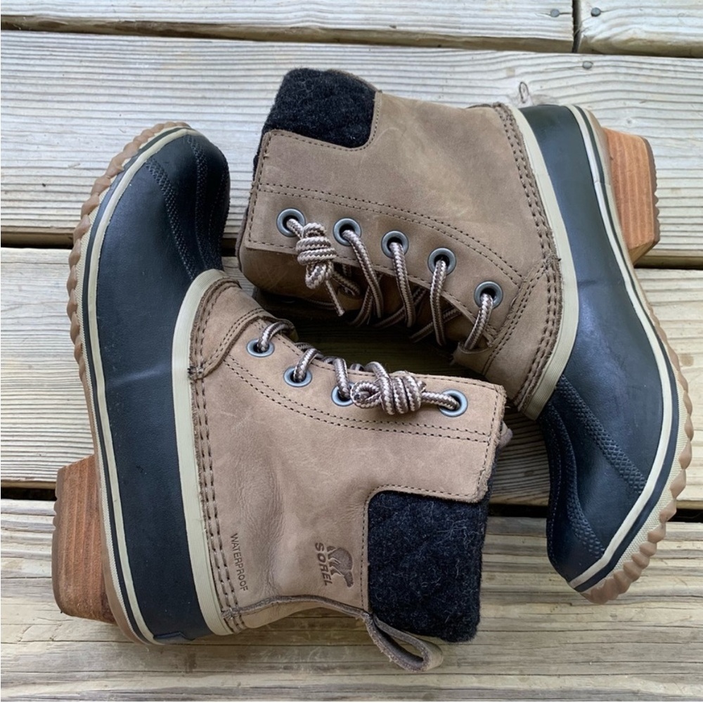 Sorel Tan and Black Rain Boots
